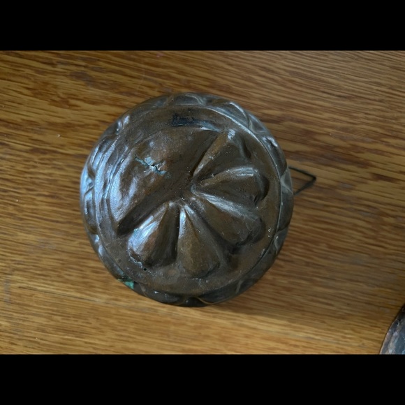 Set of Three Nesting Antique Copper Molds - Picture 5 of 8